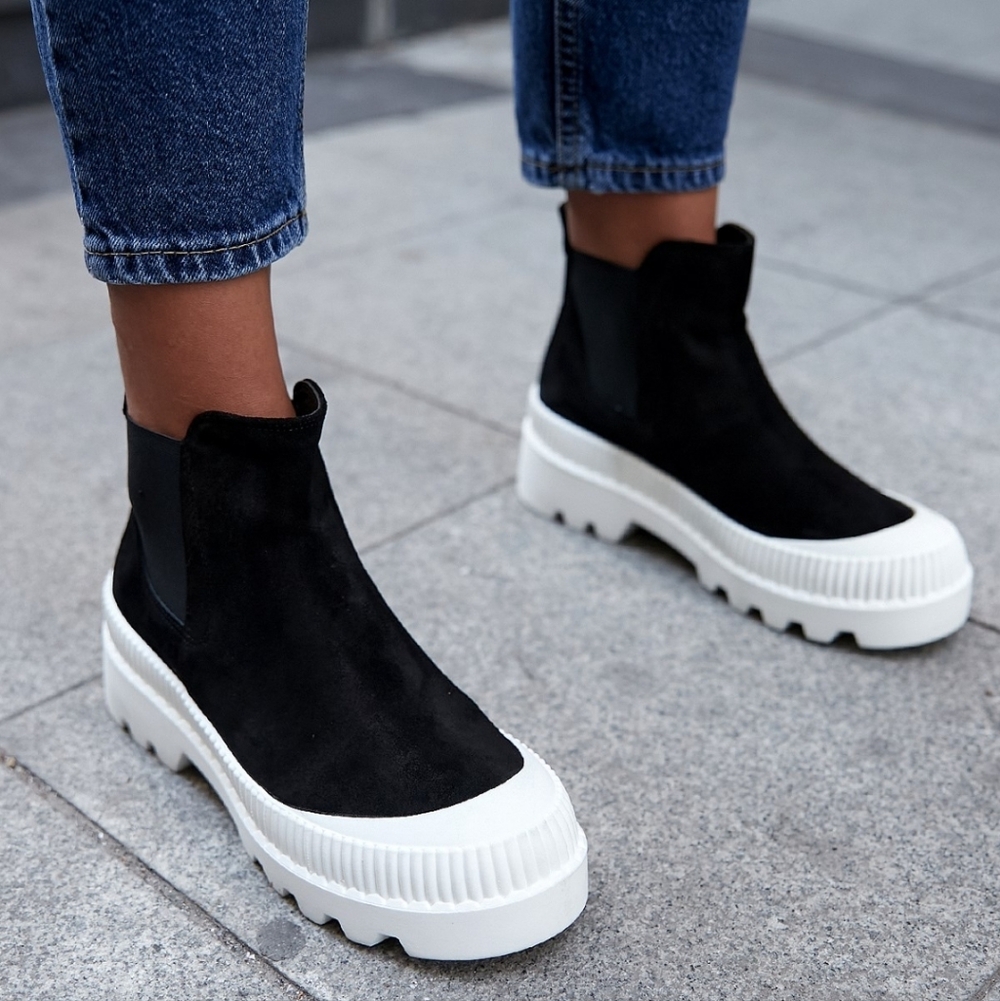 NWT Marc Fisher Platform Lug Soled  Chelsea Boots Booties 9.5 Vegan